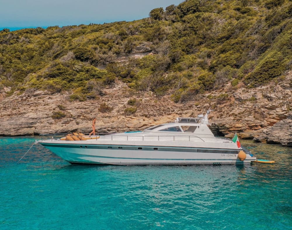 Entre acantilados y lujo: Tavolara, Molara y Costa Smeralda Explorer