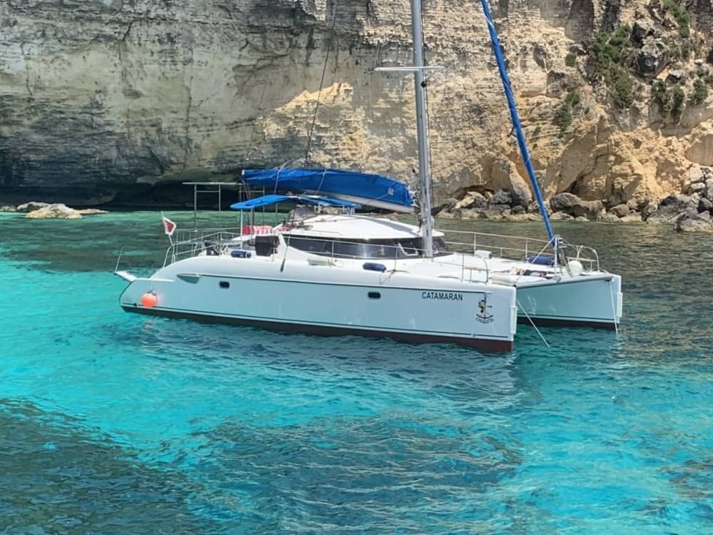 Excursion d'une journée en catamaran&nbsp;: aventure à Comino, au Lagon Bleu et à Gozo