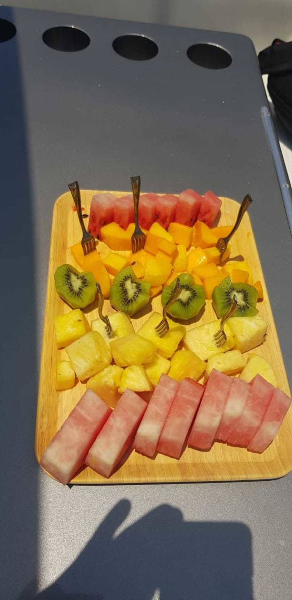 Mer, amour et soleil : une journée riche en émotions à bord d'un bateau à moteur