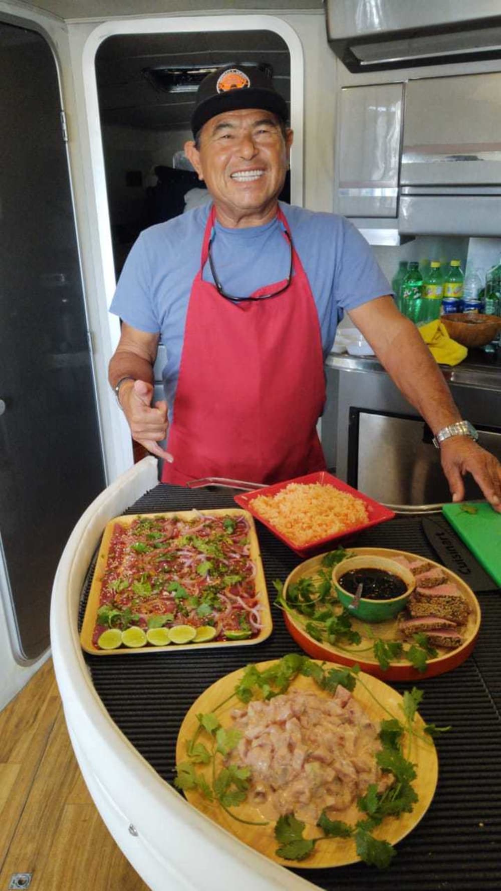 Mer, amour et soleil : une journée riche en émotions à bord d'un bateau à moteur