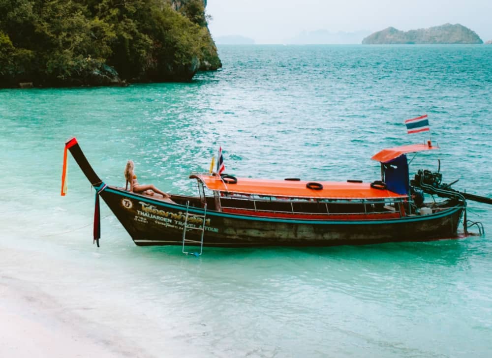 Découvrez les rivages de Krabi : une excursion d'une journée complète à bord d'un bateau à moteur