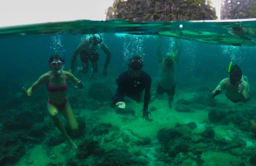 Découvrez les rivages de Krabi : une excursion d'une journée complète à bord d'un bateau à moteur