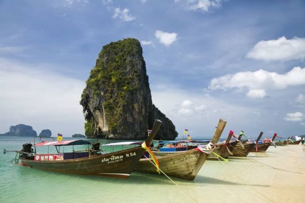 Découvrez les rivages de Krabi : une excursion d'une journée complète à bord d'un bateau à moteur