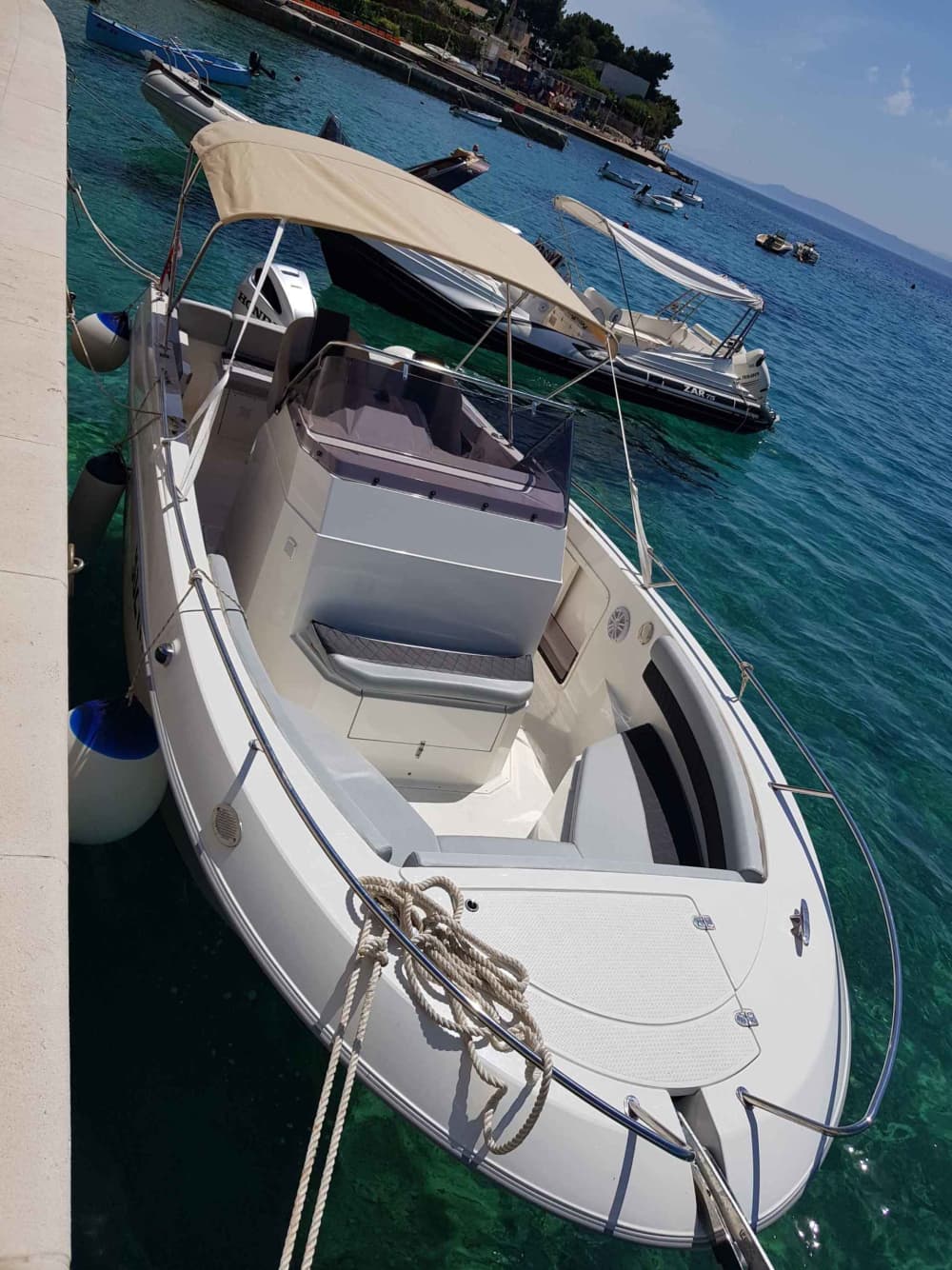 Genießen Sie eine 9-stündige Motorbootfahrt zur Erkundung von Brela.