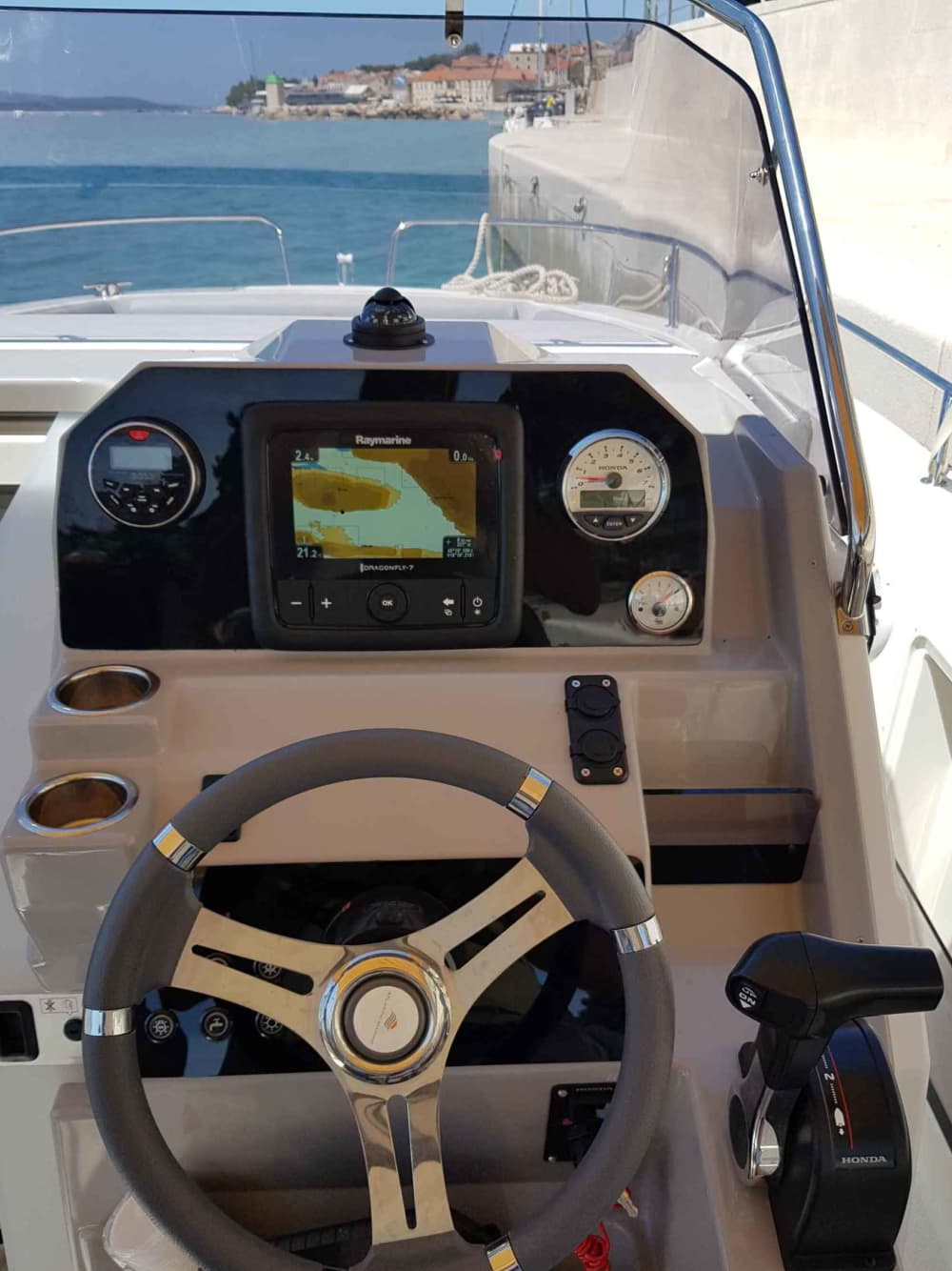 Genießen Sie eine 9-stündige Motorbootfahrt zur Erkundung von Brela.