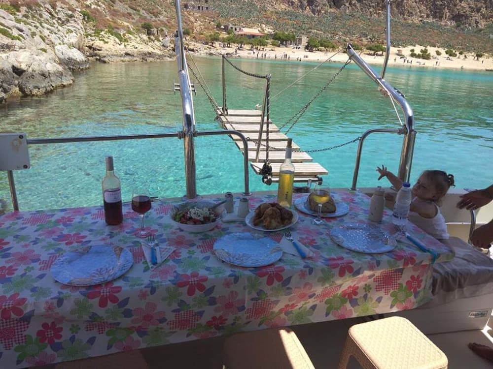 Μια μέρα στην Κίσσαμο με μηχανοκίνητο σκάφος