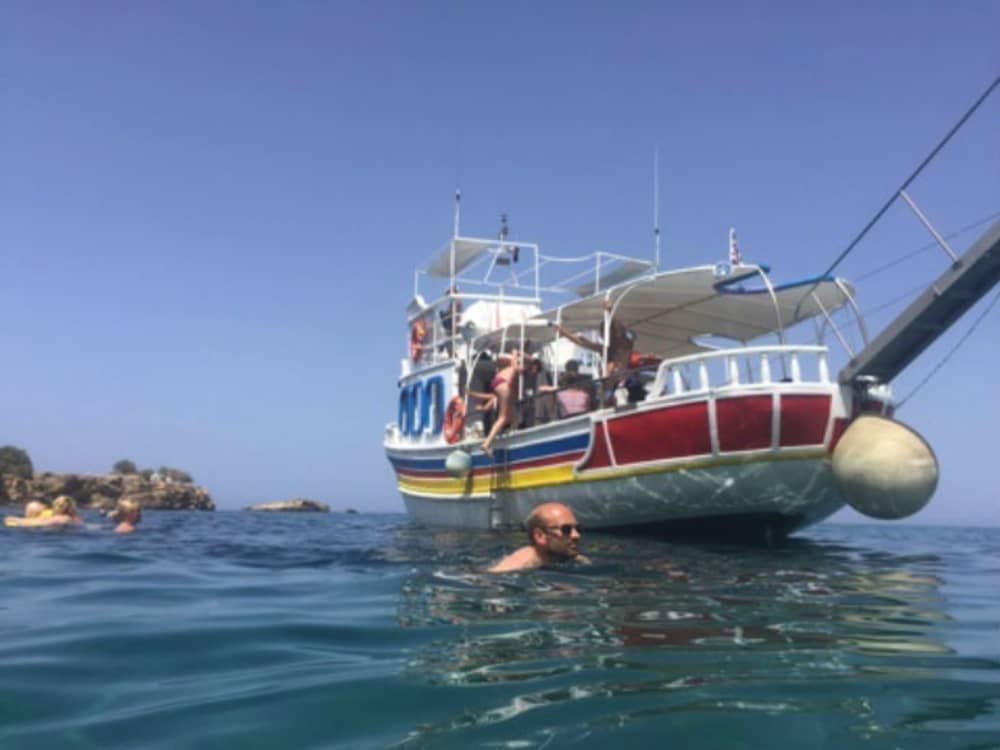 Ontspan 2 uur lang op een motorboot in Heraklion.