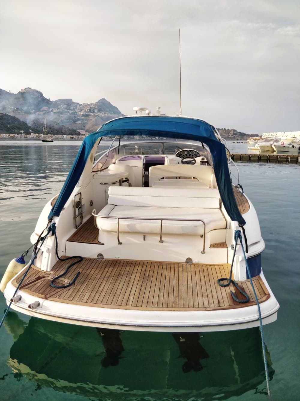 Escapade facile à Giardini Naxos : une excursion en bateau à moteur de 3 h