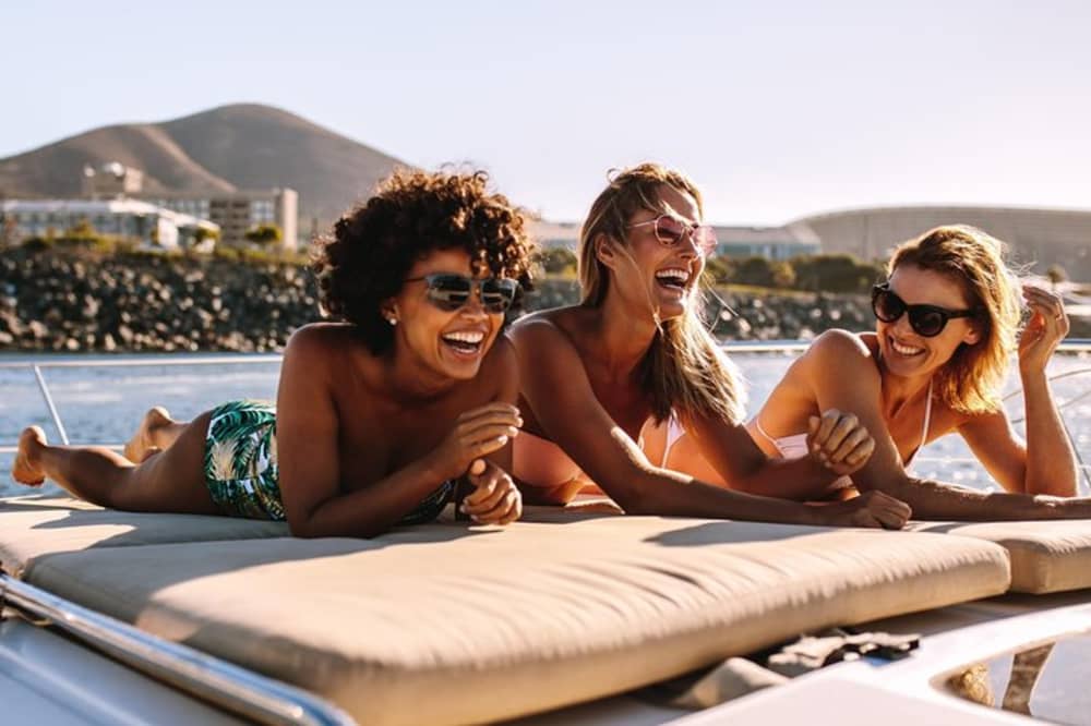 Addio al nubilato e al celibato a Giardini Naxos: una festa di mezza giornata in mare