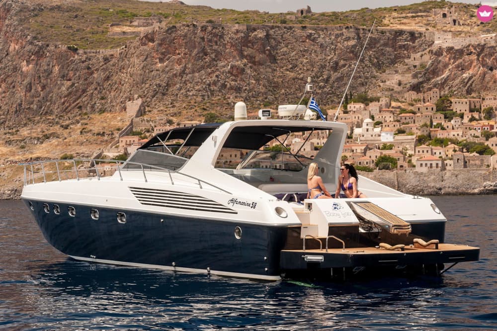 Plage de Menies - Grotte de Choironisia et île de Thodorou avec le yacht Babyface - Croisière à grande vitesse de 8 heures au départ de La Canée