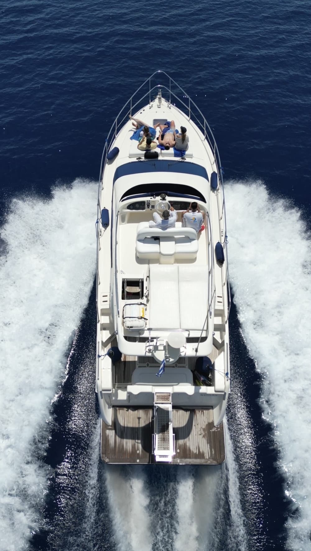 Ontsnapping van een halve dag: pure wit-blauwe magie op een motorboot