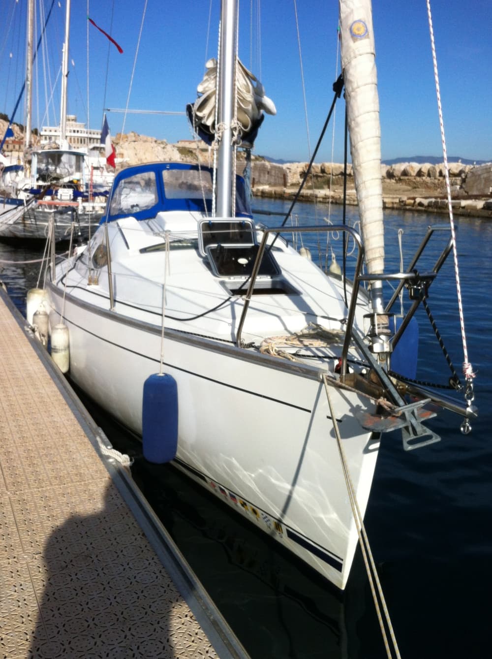 Cap sur le plaisir : une journée complète de navigation authentique à Marseille en voilier