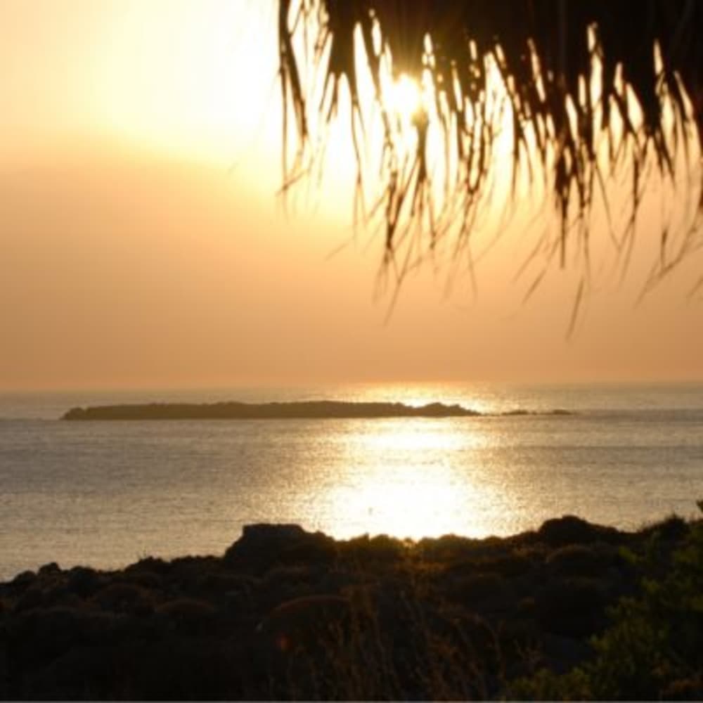 Sunset Bliss : de Falasarna à Menies — Une croisière côtière magique de 4 heures