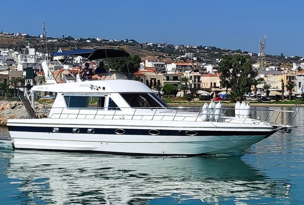 Upptäck Rethymno på en motorbåt i 8 timmar