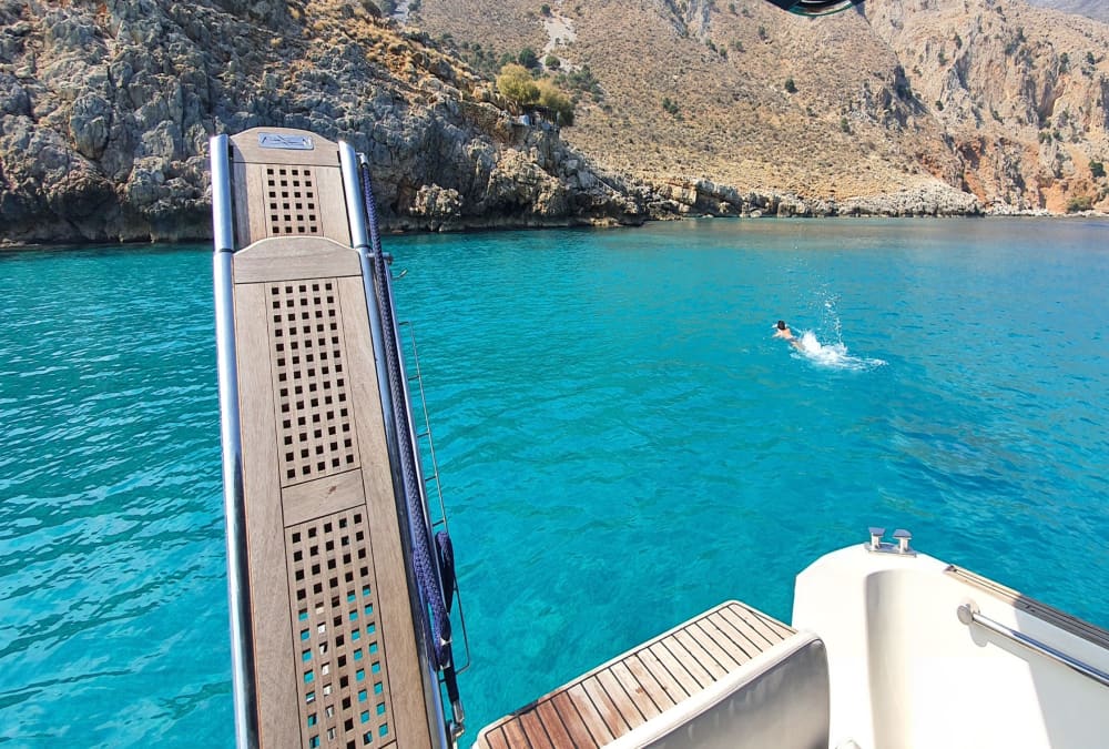 Upptäck Rethymno på en motorbåt i 8 timmar