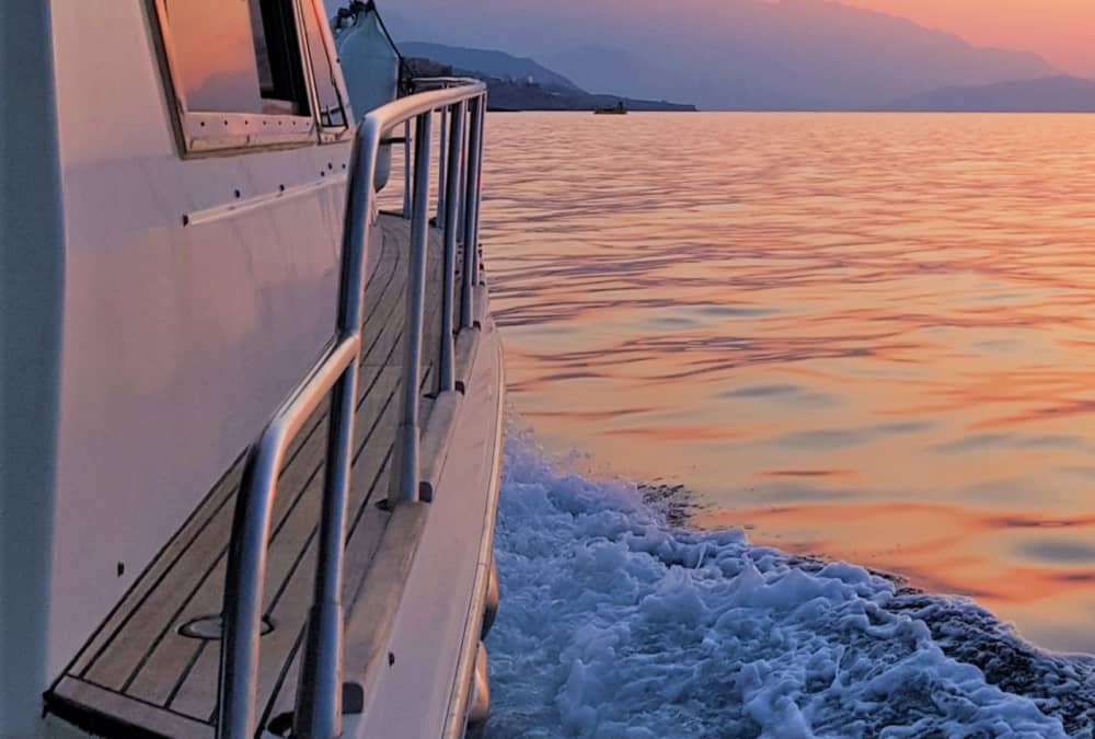 Upptäck Rethymno på en motorbåt i 8 timmar