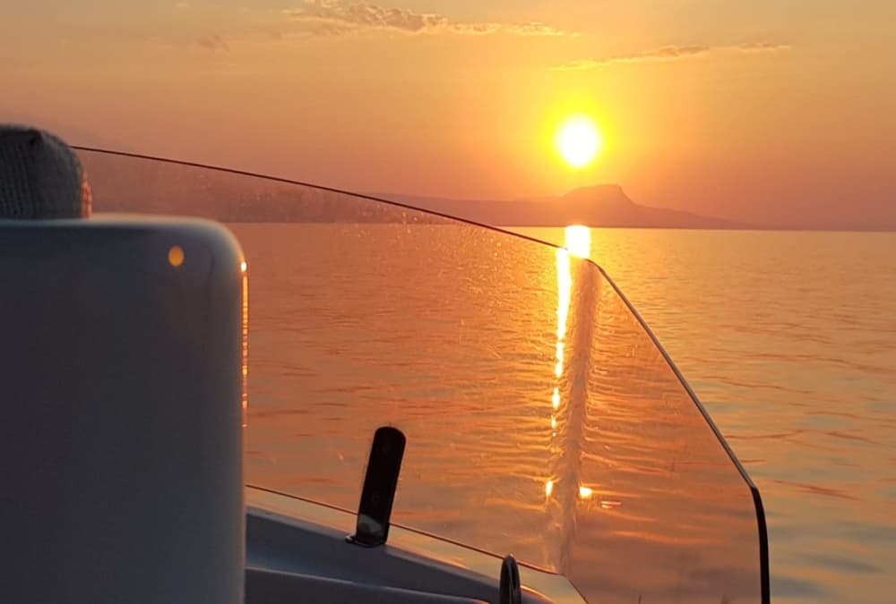 Upptäck Rethymno på en motorbåt i 8 timmar