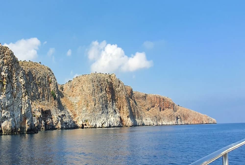 Upptäck Rethymno på en motorbåt i 8 timmar