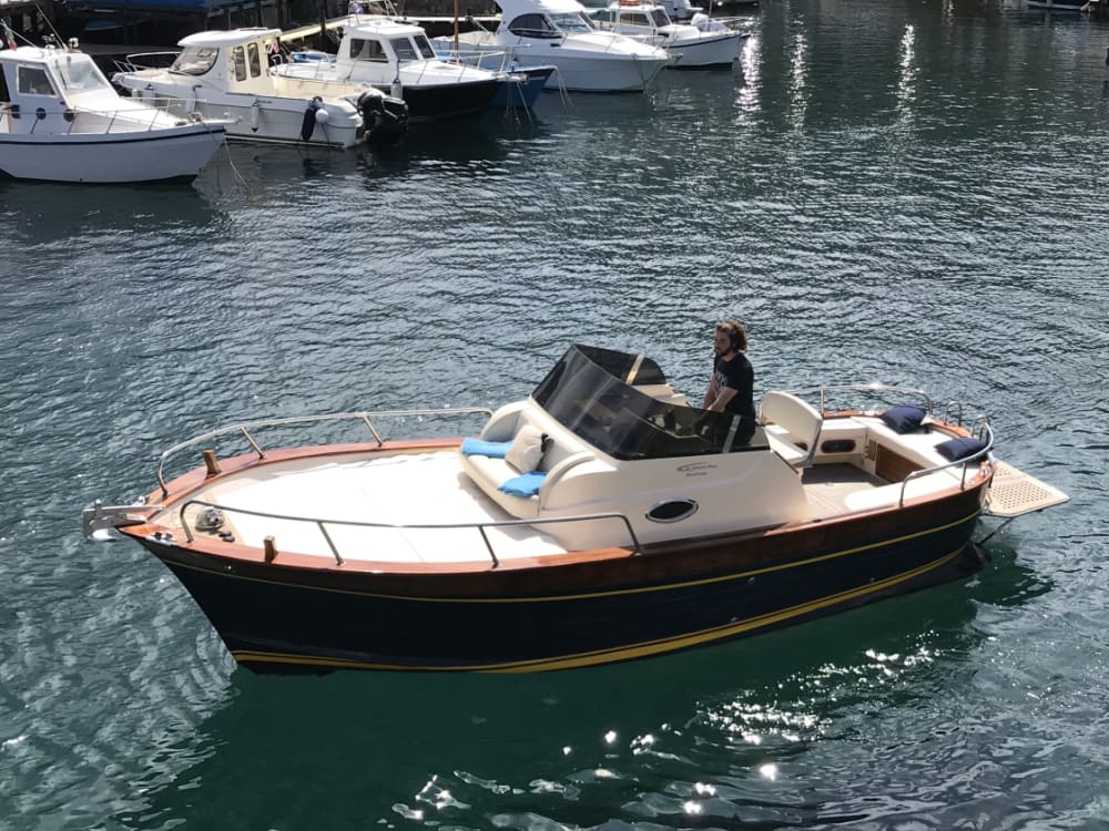 Ausflug an die Amalfiküste: Private Motorbootfahrt ab Positano