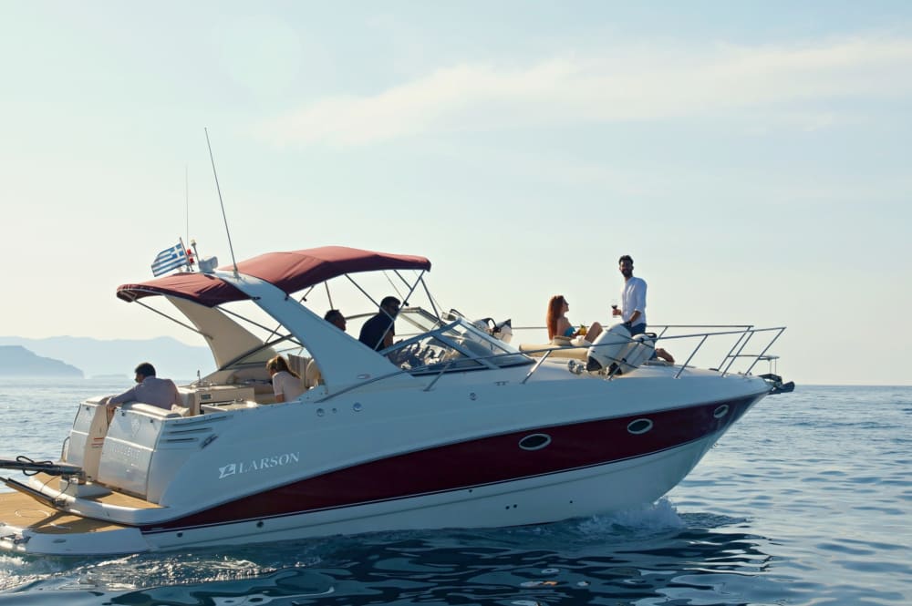Relax on a motorboat in Chania for 2h30