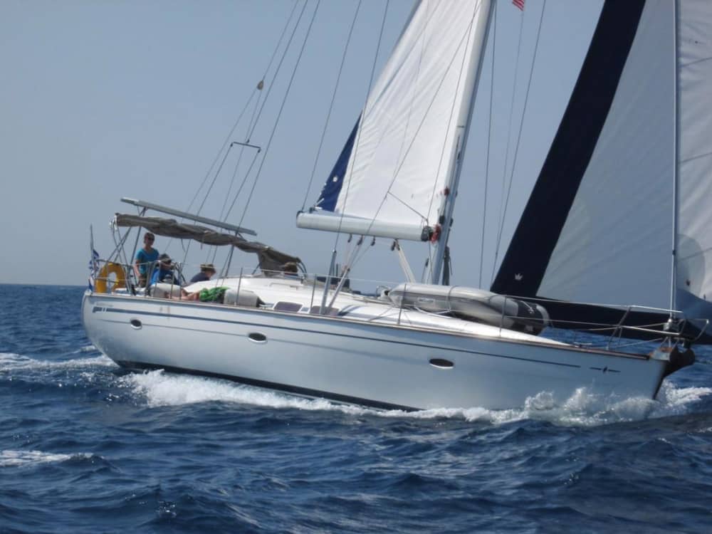 Zet koers naar plezier: een authentieke zeildag in Heraklion op een zeilboot.