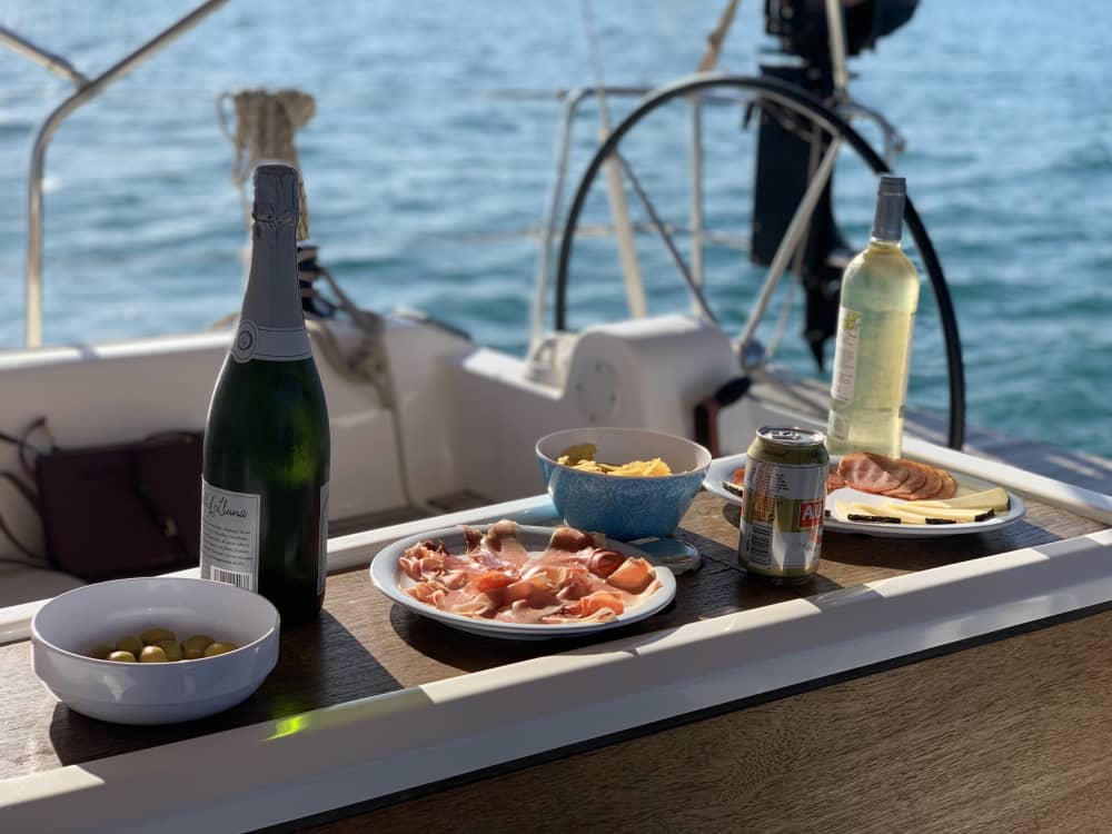 Private 8h sailing trip in Barcelona