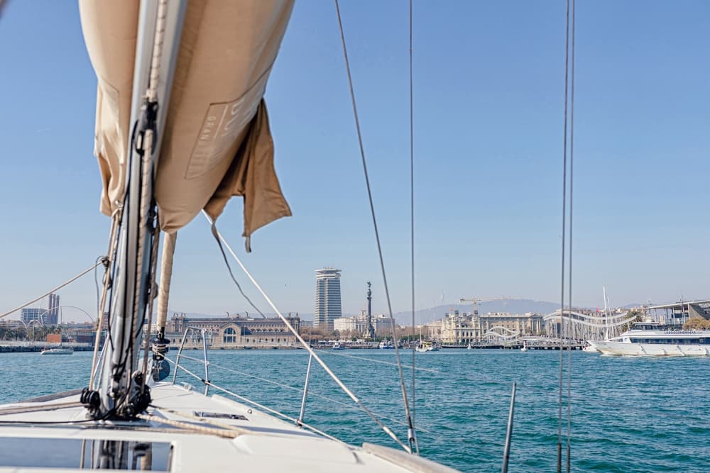 Private 8h sailing trip in Barcelona