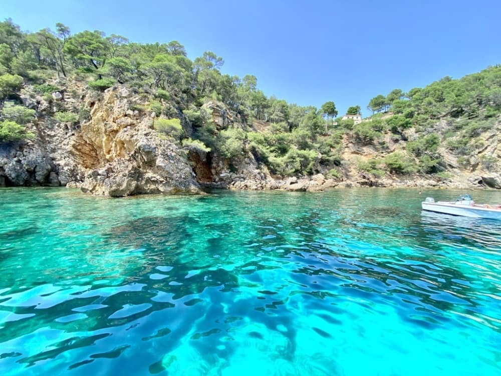 Découvrez les rivages de Bandol : une excursion d'une journée complète à bord d'un bateau à moteur