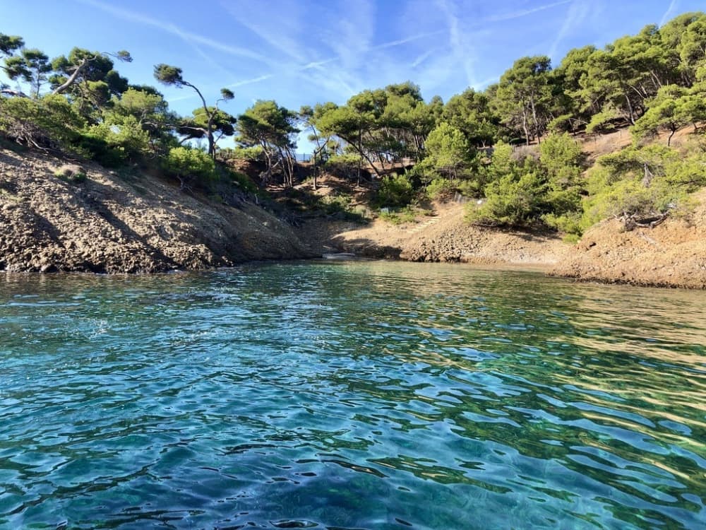 Découvrez les rivages de Bandol : une excursion d'une journée complète à bord d'un bateau à moteur