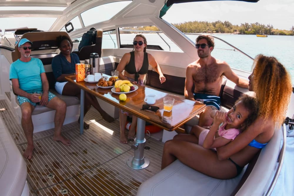 Luxury Excursion to Mauritius. Full Day Package (Bénitier) - 2 people