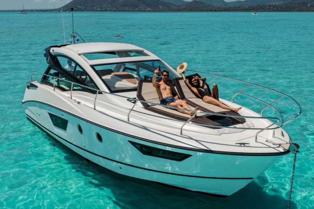 Luxury Excursion to Mauritius. Full Day Package (Bénitier) - 2 people