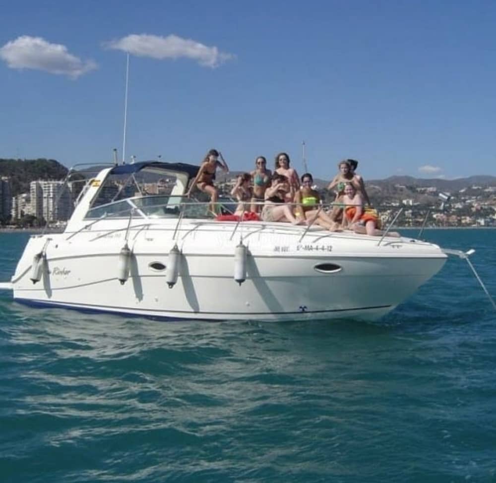 Neem een halve dag de tijd om te ontspannen op een motorboot in Málaga.