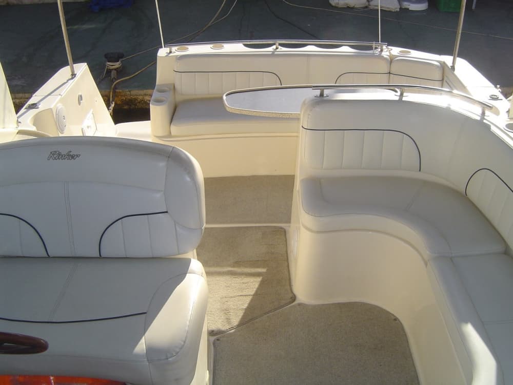 Prenez une demi-journée pour vous détendre sur un bateau à moteur à Malaga.