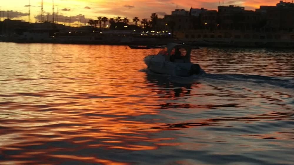 Reserve 8 horas para descobrir a magia escondida de Valletta a partir das ondas.