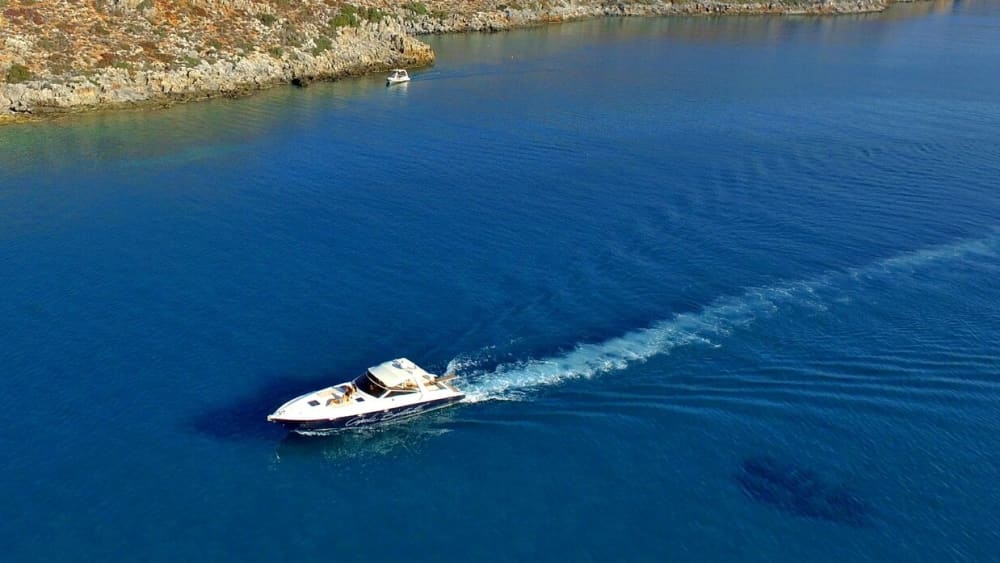 Des temples à la turquoise : escapade d'une journée à Menies et Choironisia