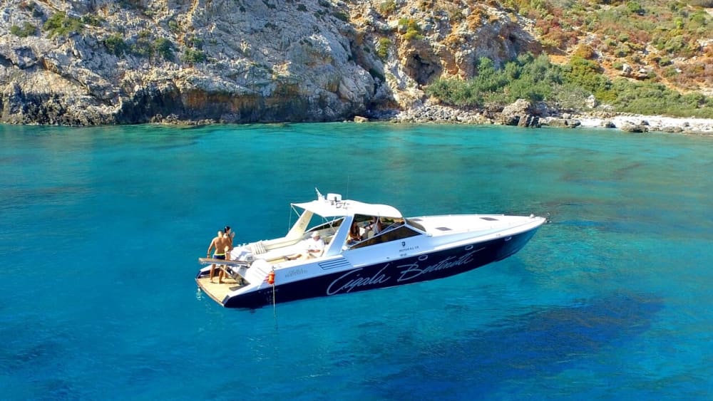 Des temples à la turquoise : escapade d'une journée à Menies et Choironisia