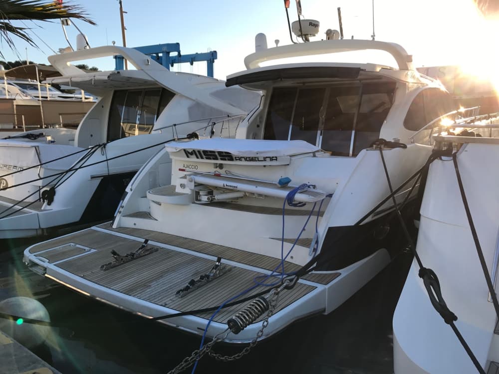 Całodniowy czarter jachtu – odkryj południową Korsykę na pokładzie