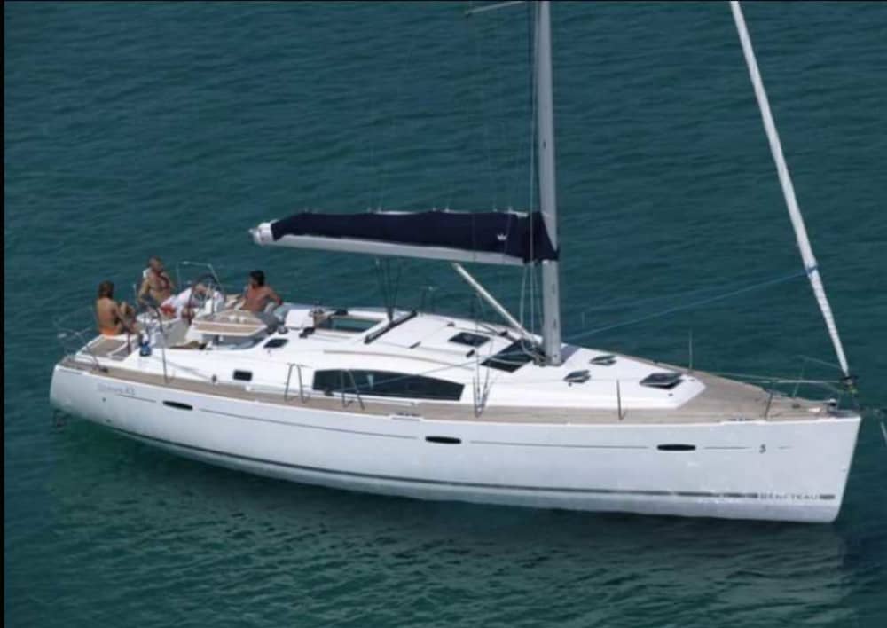 Erkunden Sie Santo Stefano al Mare und genießen Sie einen ganzen Tag Segeln auf einem Segelboot.