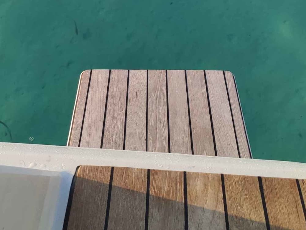 La tua giornata a Mali Lošinj: noleggia una barca a motore per una giornata intera alla scoperta del mondo sottomarino.