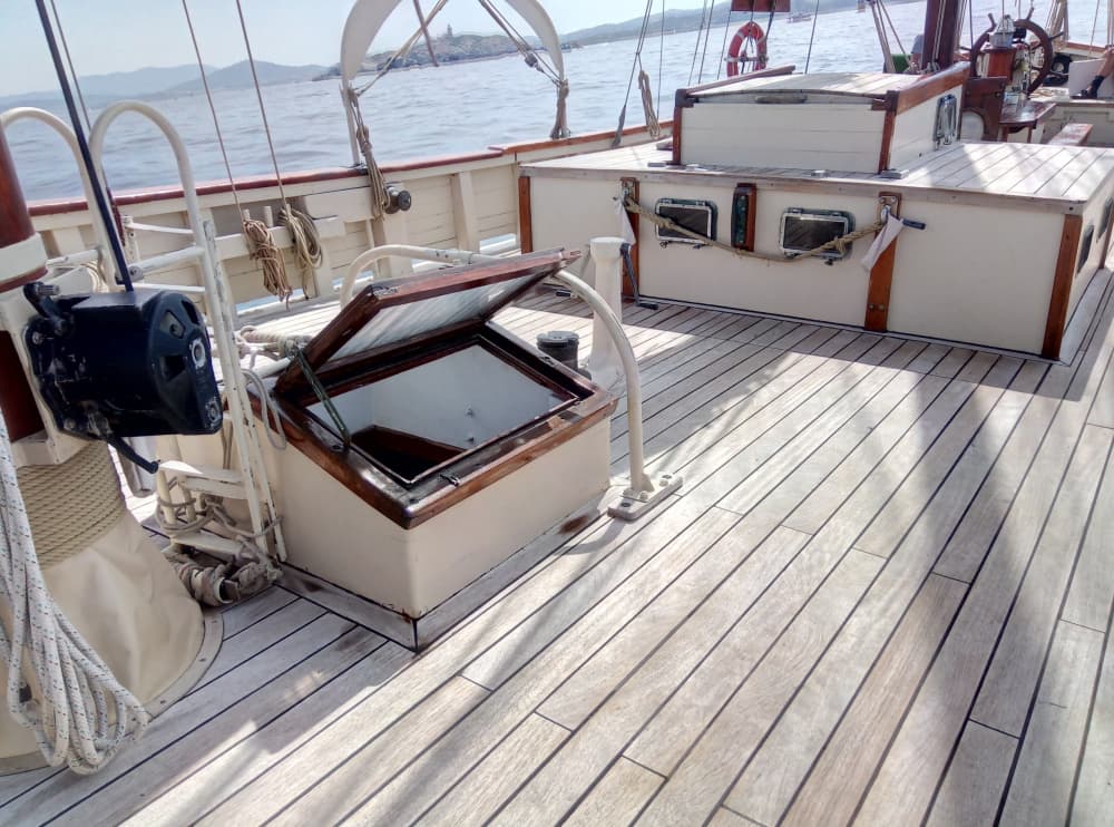 Le rythme de Toulon : des moments inoubliables sur un voilier