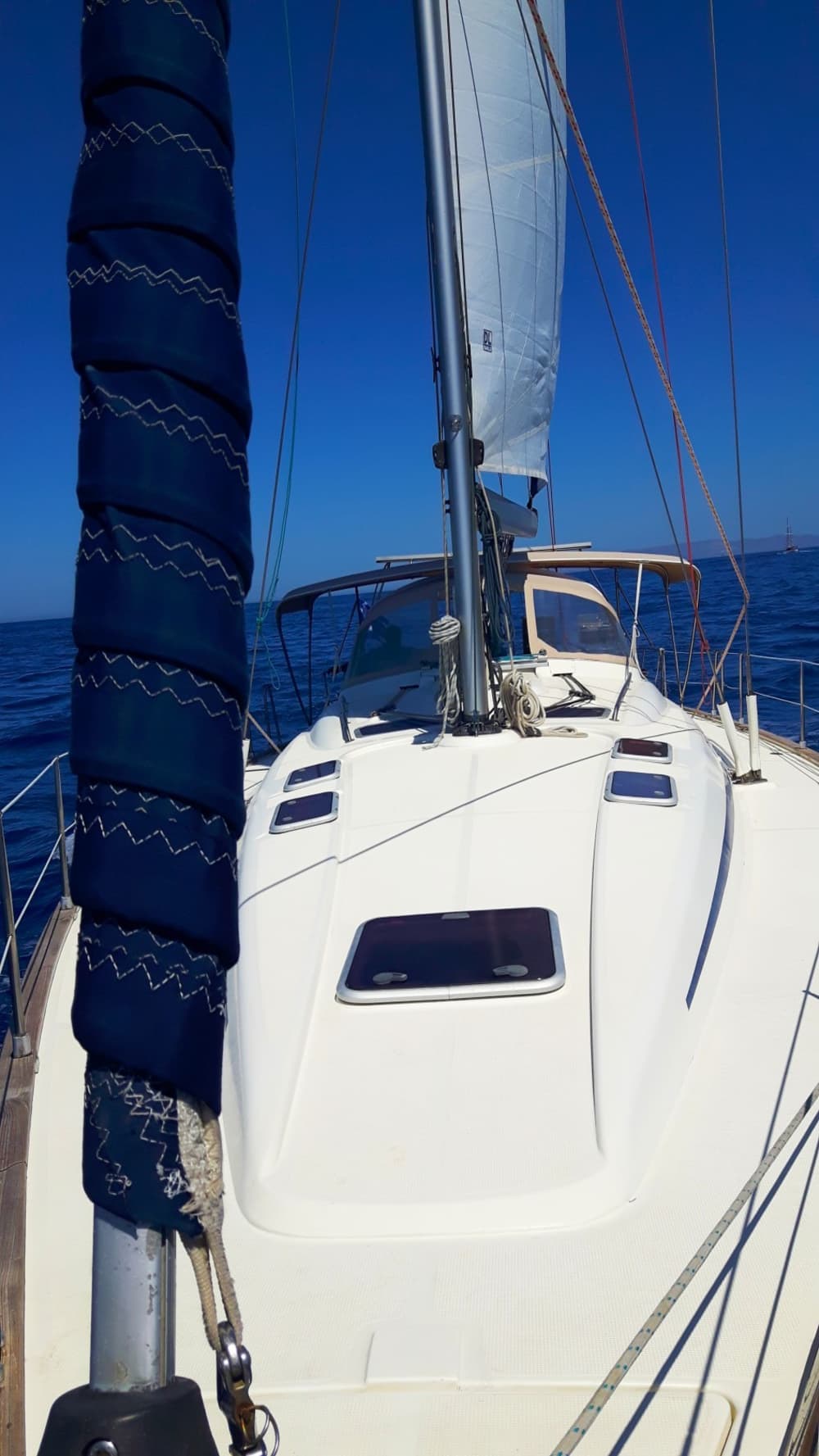 Expérience de voile d'une demi-journée sur un voilier à Santorin