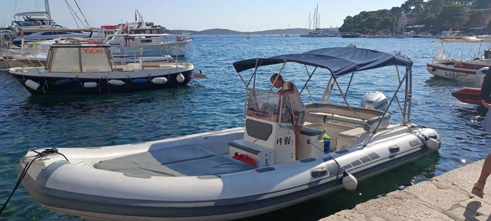 Rondreis langs de zuidkust van Hvar en de verborgen stranden