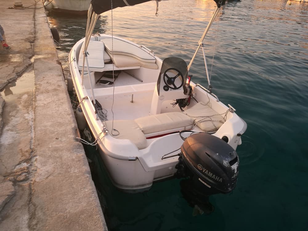 Excursión en barco de día completo por la costa de Hvar