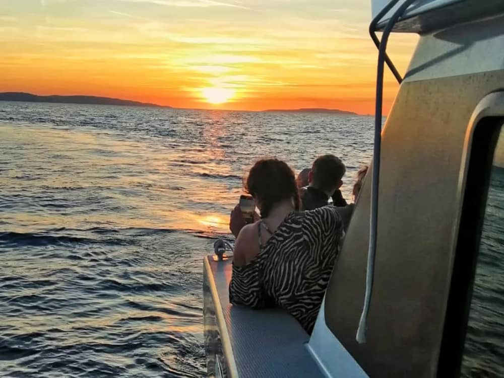 Tour privado al atardecer en Blue Shark Split