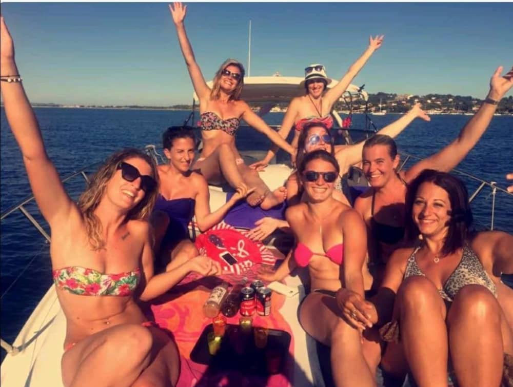 Le meilleur de Toulon se découvre sur l'eau : une journée privée complète en bateau à moteur