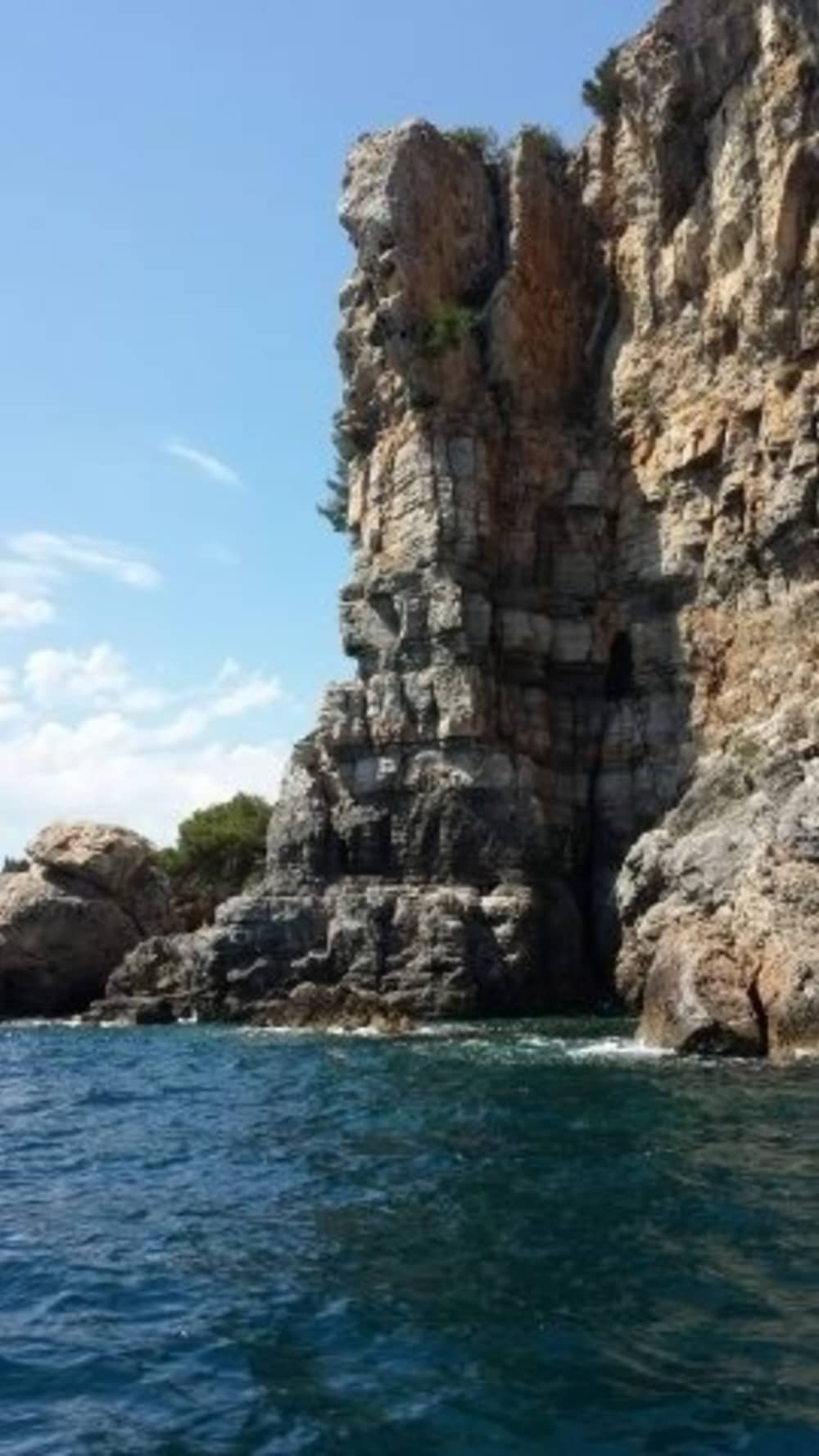 Le meilleur de Toulon se découvre sur l'eau : une journée privée complète en bateau à moteur