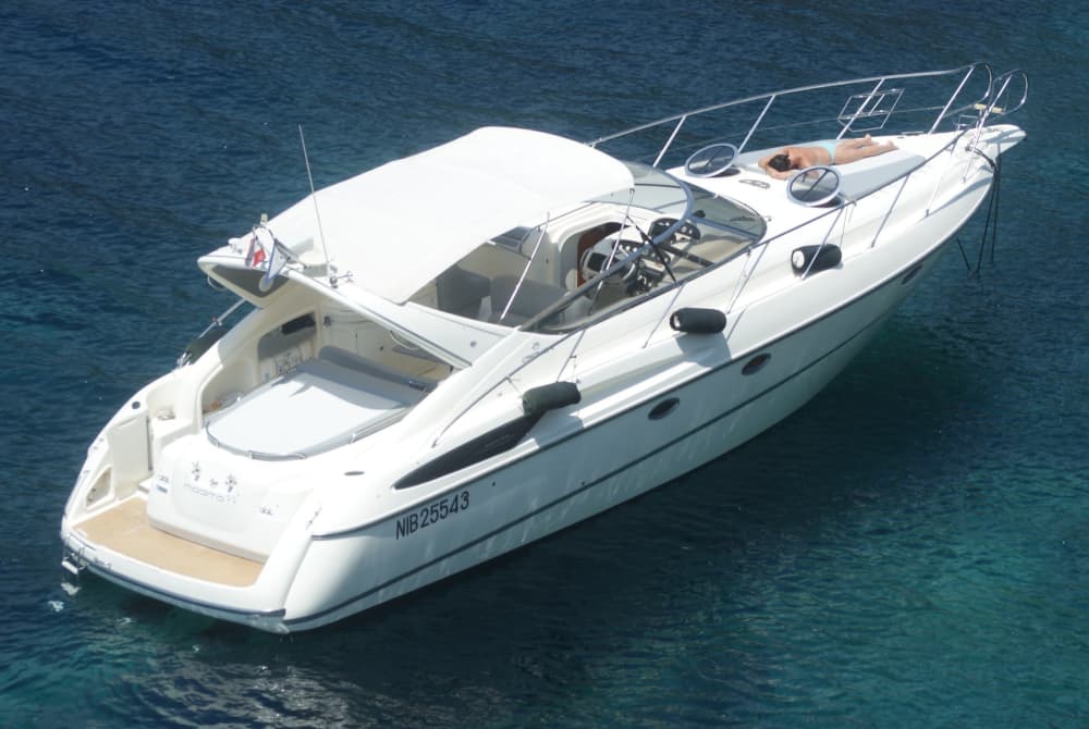 Le meilleur de Toulon se découvre sur l'eau : une journée privée complète en bateau à moteur