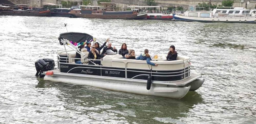 Croisière autour des monuments emblématiques de Paris sur bateau privatisé