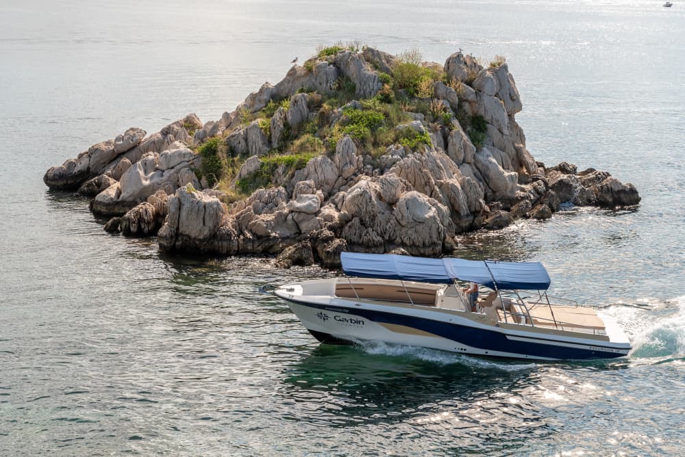 Discover Hvar & Pakleni Islands – 9-Hour Speedboat Adventure from Split