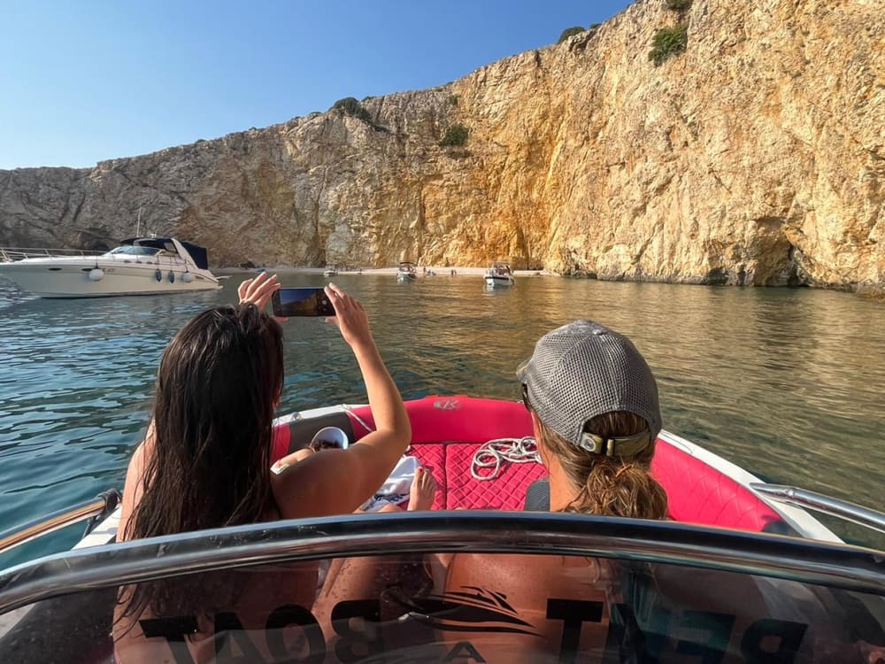 8-Hour Tour – Cave Snorkeling & Golden Beach